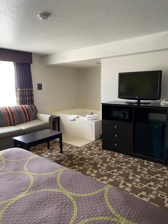 Super 8 By Wyndham Independence Ia Hotel Buitenkant foto