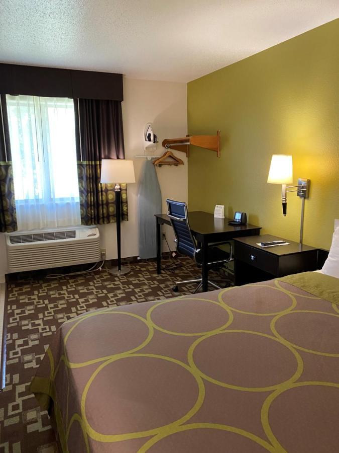 Super 8 By Wyndham Independence Ia Hotel Buitenkant foto