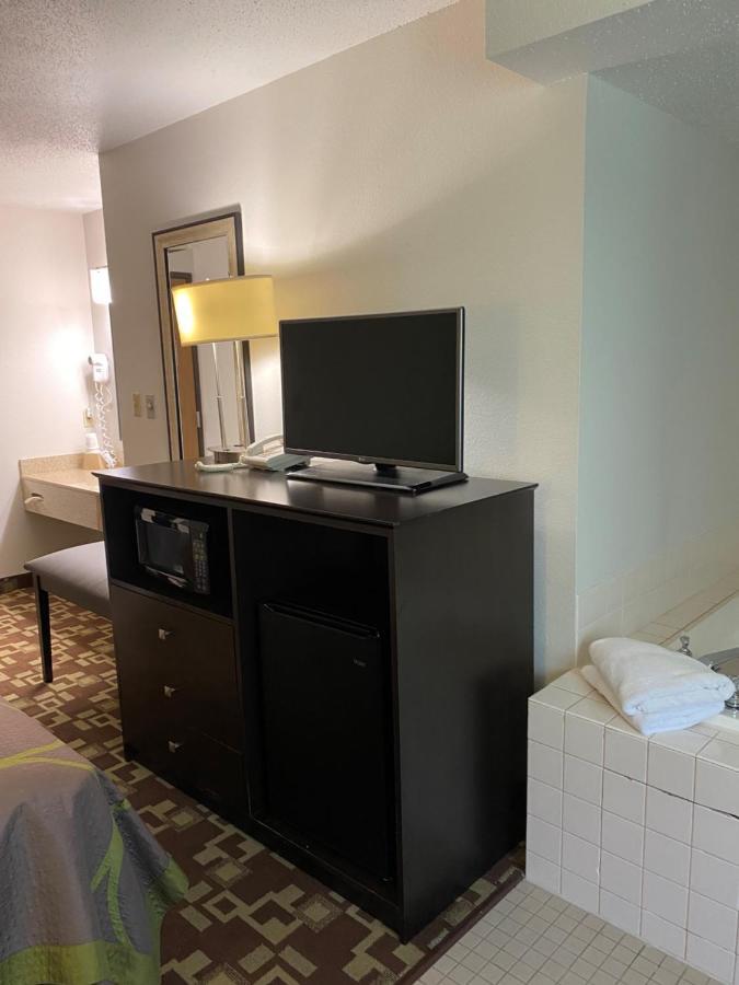 Super 8 By Wyndham Independence Ia Hotel Buitenkant foto