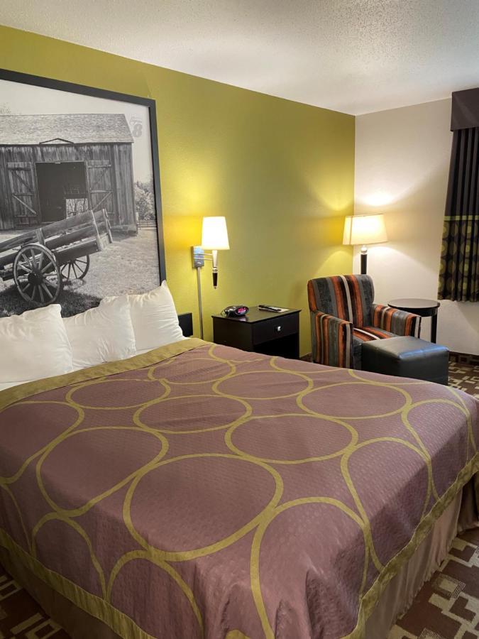 Super 8 By Wyndham Independence Ia Hotel Buitenkant foto