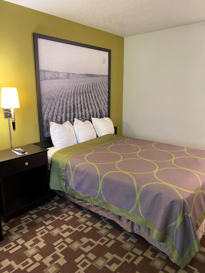 Super 8 By Wyndham Independence Ia Hotel Buitenkant foto