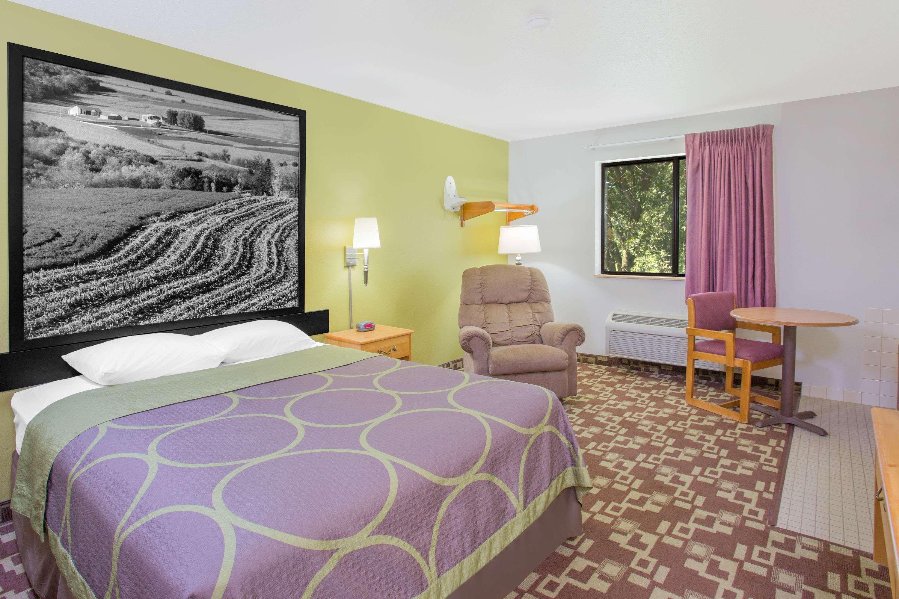 Super 8 By Wyndham Independence Ia Hotel Buitenkant foto