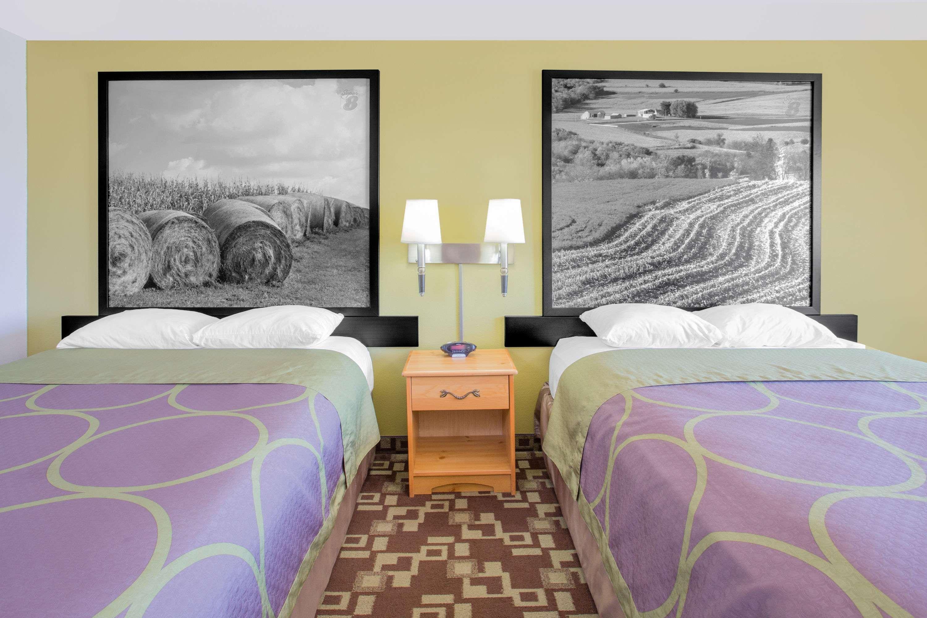 Super 8 By Wyndham Independence Ia Hotel Buitenkant foto